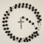 Rosario con cuentas grandes y separadores de flores con Medalla San José y el niño Jesús y Ruega por nosotros, Crucifijo de Cristo Crucificado