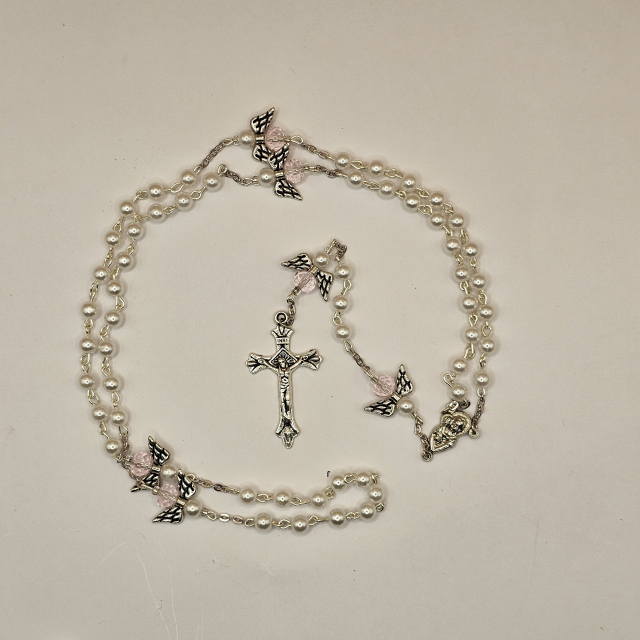 Rosario con angeles con Medalla de la Virgen María con el niño Jesús y del Sagrado Corazon de Jesús, Crucifijo de Cristro crucificado