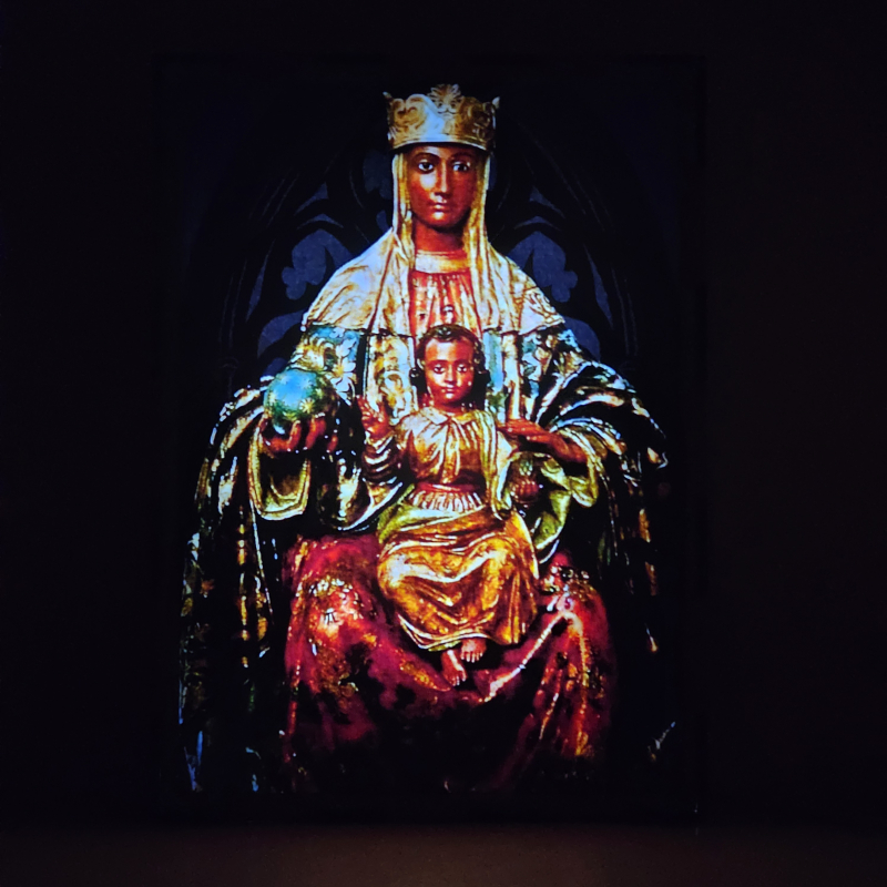 Lámpara de la Virgen del Pilar coronada y entronizada con el Niño Jesús - Encendida