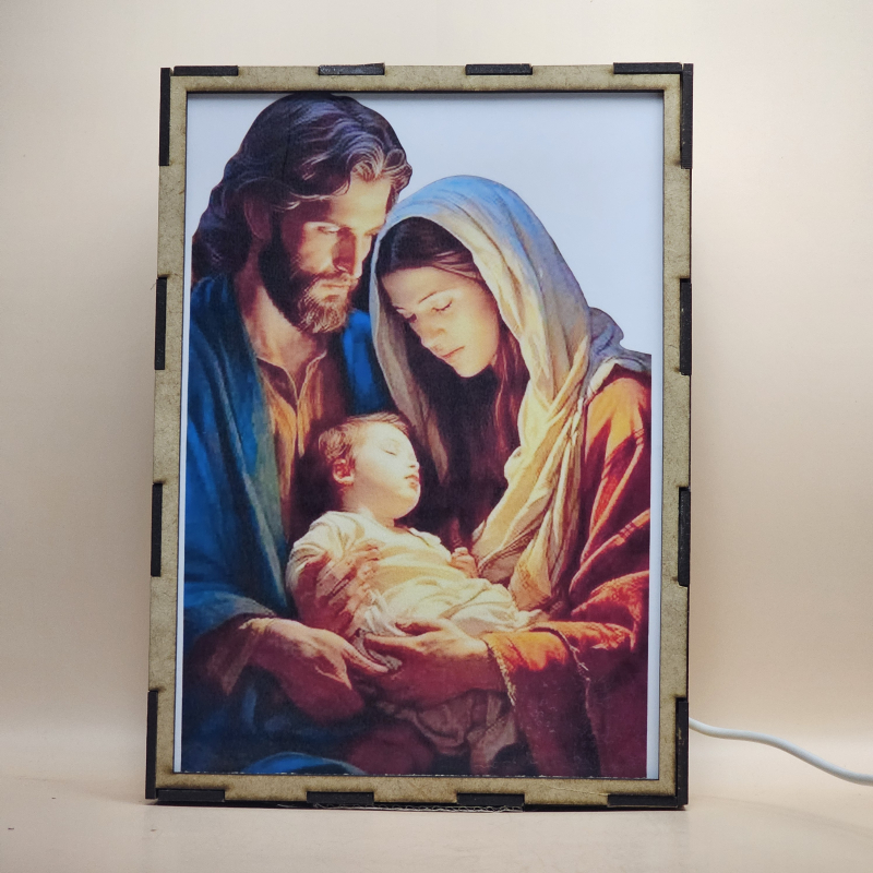 Lámpara con doble imagen  (San José, La Virgen María, El niño Jesús), vista apagada, se esconde la imágen de atras.