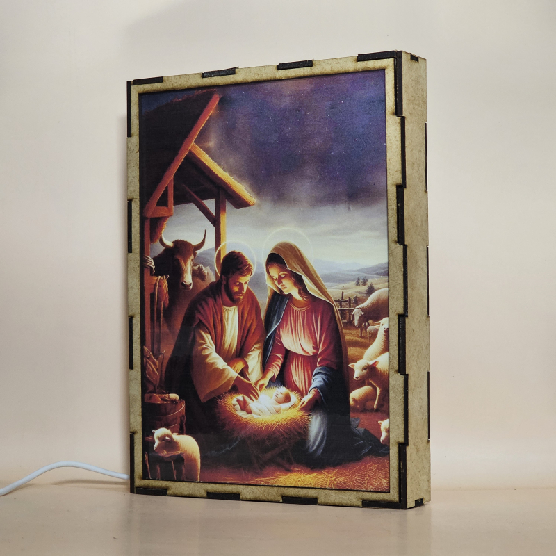 Lámpara con doble imagen el Tercer misterio gosozo El Nacimiento del Hijo de Dios (San José, La Virgen María, El niño Jesús), vista apagada, se esconde la imágen de atras.