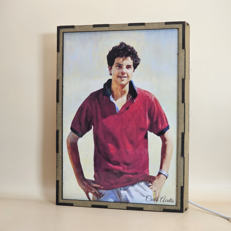 Lámpara con doble imagen  (Carlo Acutis), vista apagada, se esconde la imágen de atras.