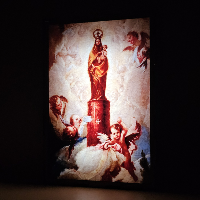 Lámpara LED de la Virgen del Pilar con el Niño Jesús sobre la columna y rodeada de ángeles - Galeria