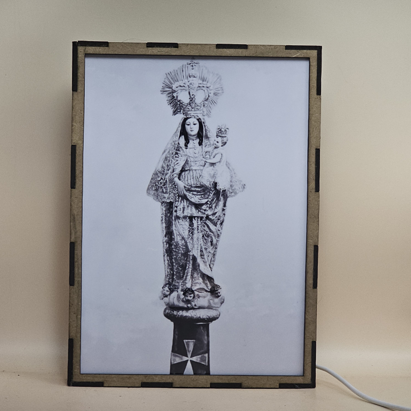 Lámpara con doble imagen  (Virgen del Pilar), vista apagada, se esconde la imágen de atras.