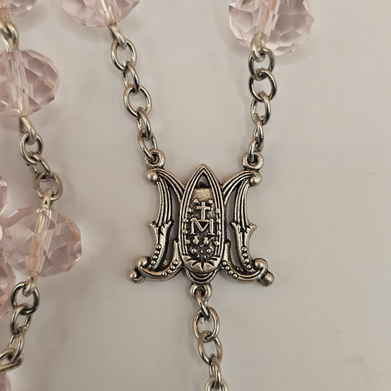 Medalla de María auxiliadora parte posterior