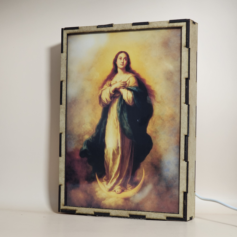 Lámpara con doble imagen  (La Inmaculada Concepción), vista apagada, se esconde la imágen de atras.