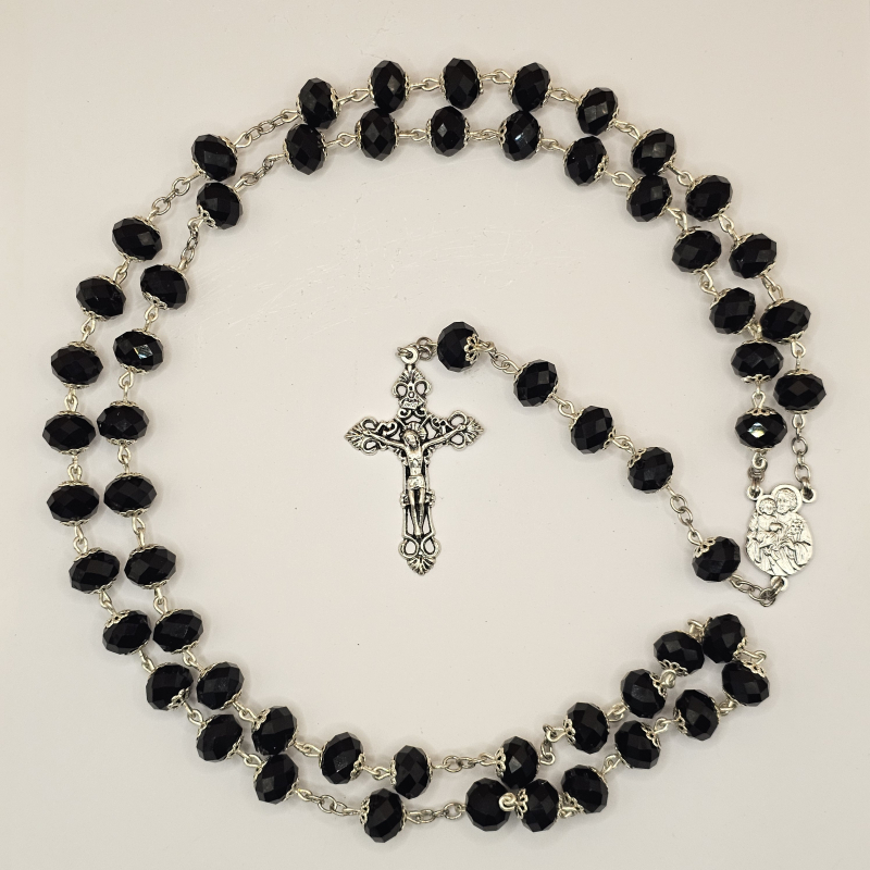 Rosario con cuentas grandes y separadores de flores con Medalla San José y el niño Jesús y Ruega por nosotros, Crucifijo de Cristo Crucificado