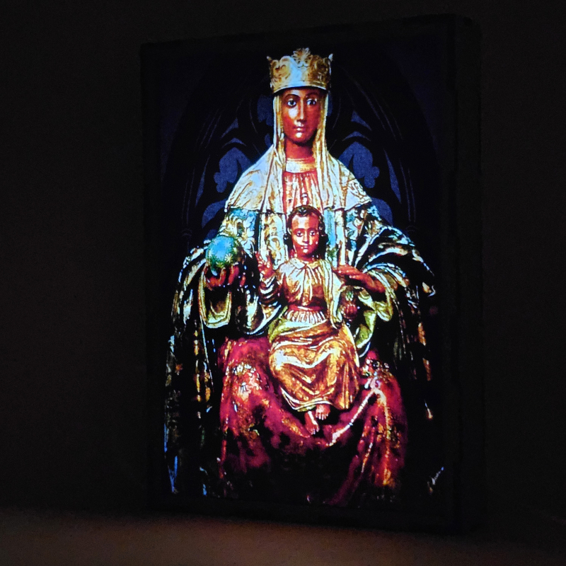 Lámpara de la Virgen del Pilar coronada y entronizada con el Niño Jesús - Encendida