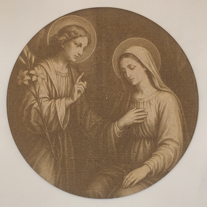 El grabado representa la escena de la encarnación del hijo de Dios, La Anunciación - Plano medio