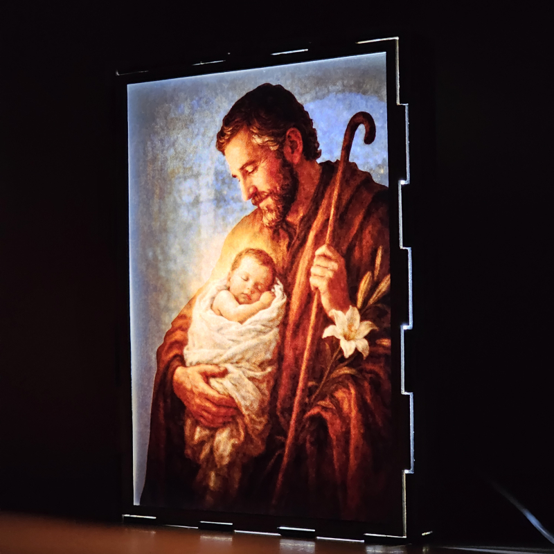 Lámpara con doble imagen  (San Jose), vista encendida, donde se revela la ilustración completa al encender la luz LED.