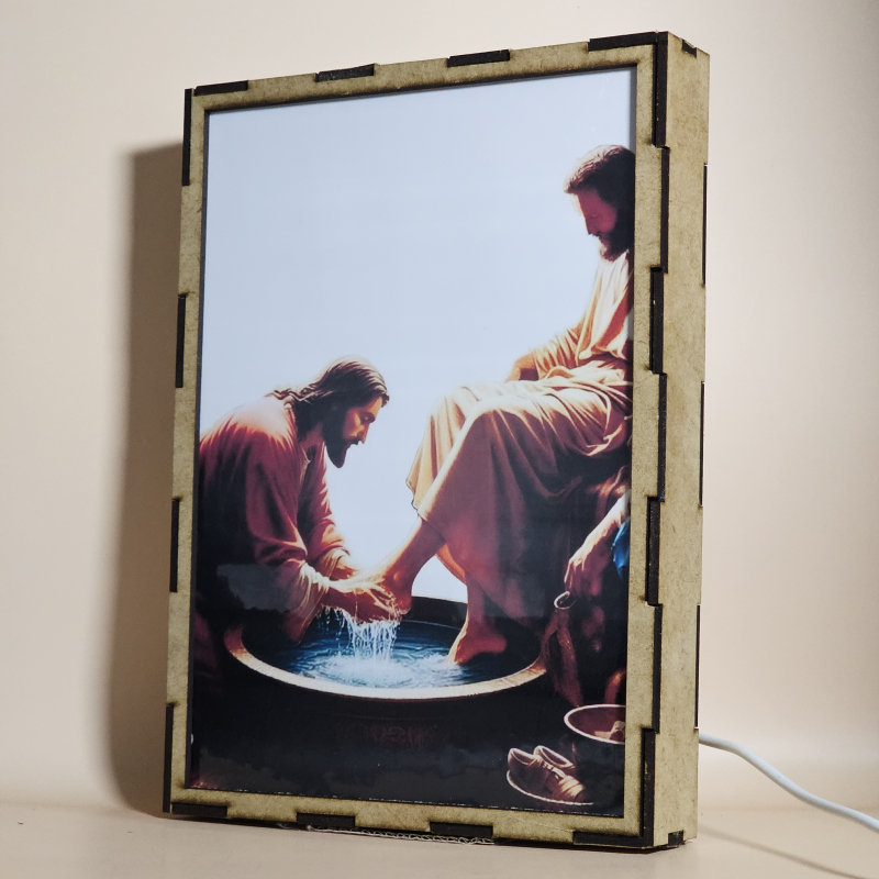 Lámpara con doble imagen  (Nuestro Señor Jesucristo), vista apagada, se esconde la imágen de atras.