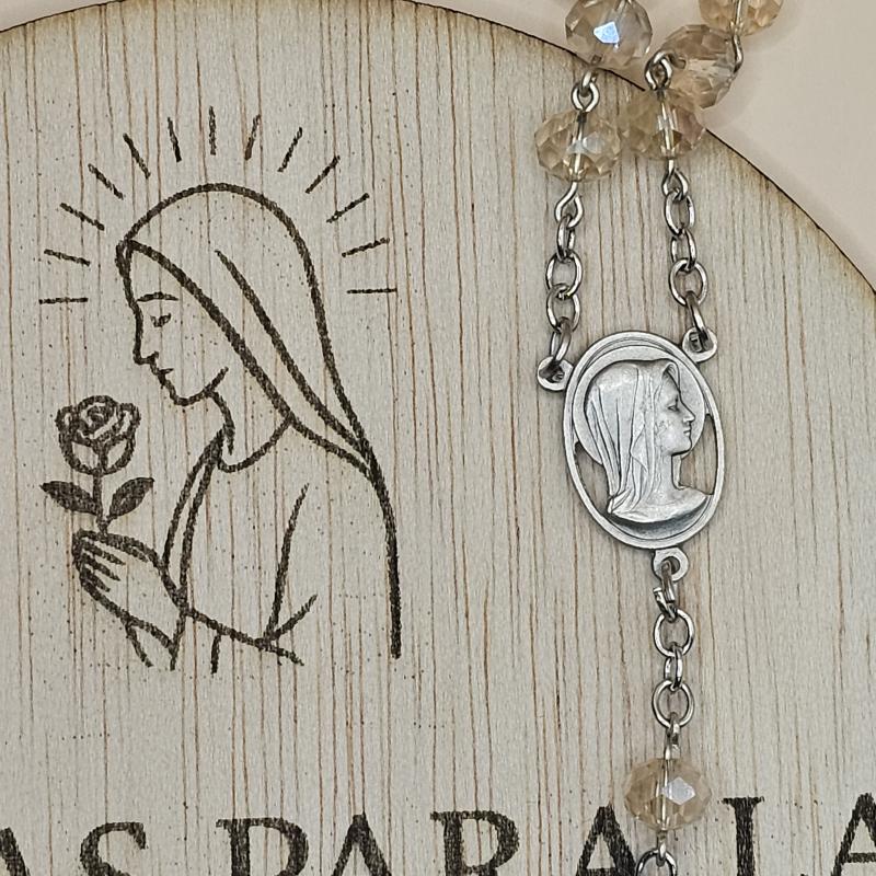 Medalla de la Virgen María de perfil