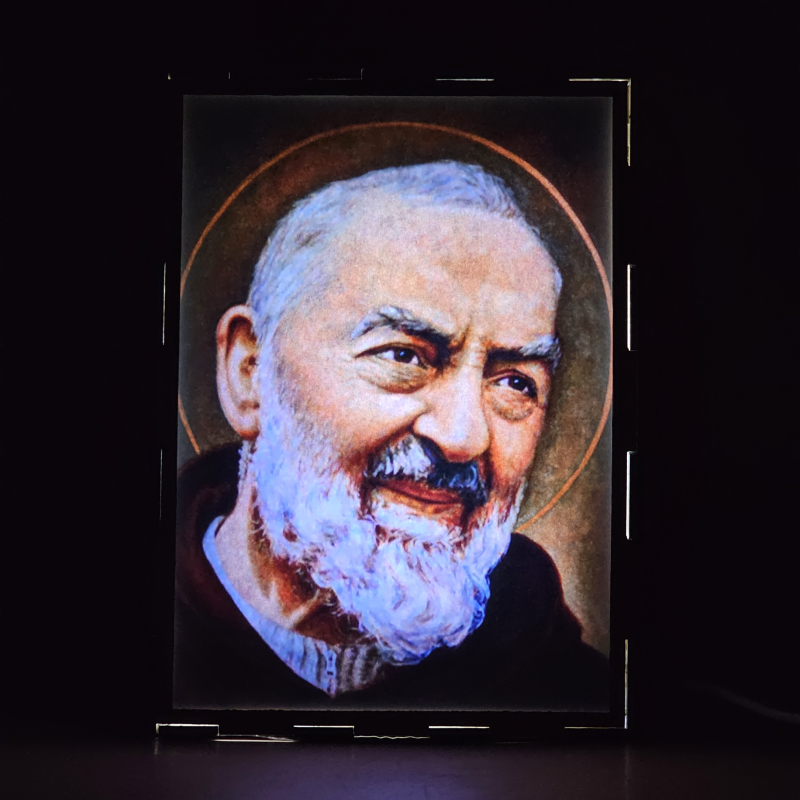 Lámpara con doble imagen  (San Pío de Pietrelcina), vista encendida, donde se revela la ilustración completa al encender la luz LED.