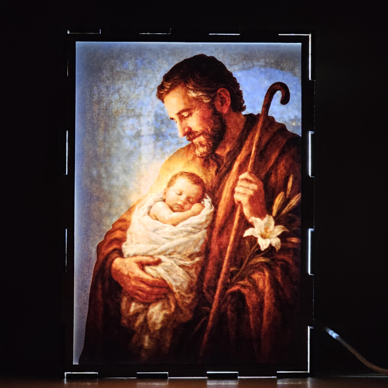 Lámpara con doble imagen  (San Jose), vista encendida, donde se revela la ilustración completa al encender la luz LED.