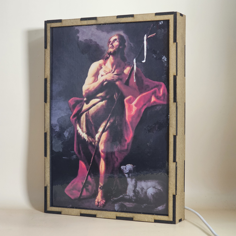 Lámpara LED de San Juan Bautista con manto rojo, cruz de caña, concha y cordero - Galeria