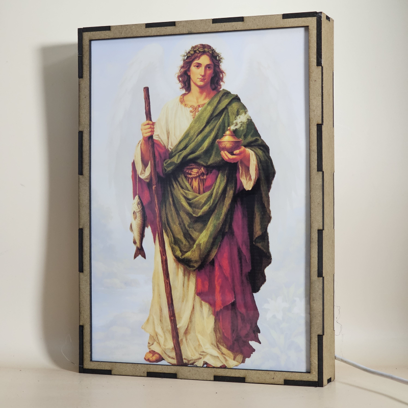 Lámpara LED de San Rafael Arcángel con pez y bastón, efecto doble imagen, USB y diseño católico para hogar, oración o regalo religioso. - Apagada