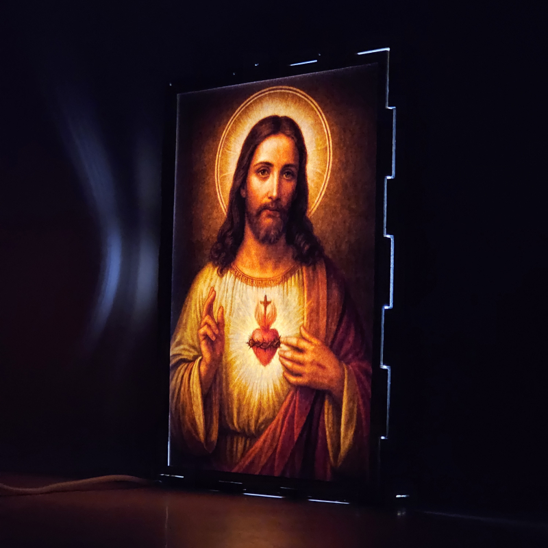 Lámpara con doble imagen  (Sagrado Corazón de Jesús), vista encendida, donde se revela la ilustración completa al encender la luz LED.