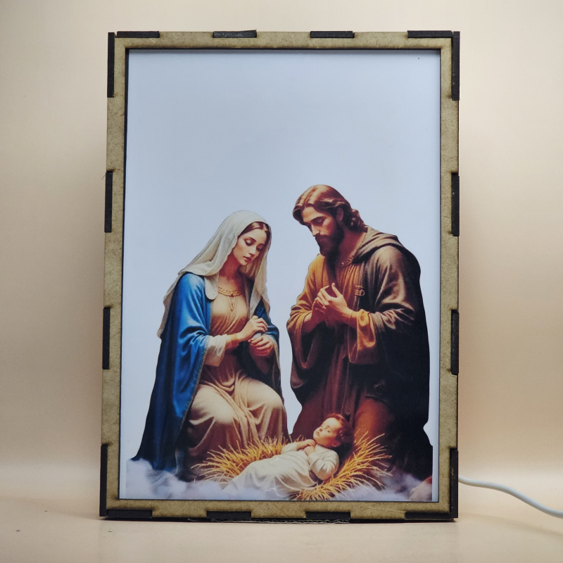 Lámpara con doble imagen el Tercer misterio gosozo El Nacimiento del Hijo de Dios (San José, La Virgen María, El niño Jesús), vista apagada, se esconde la imágen de atras.