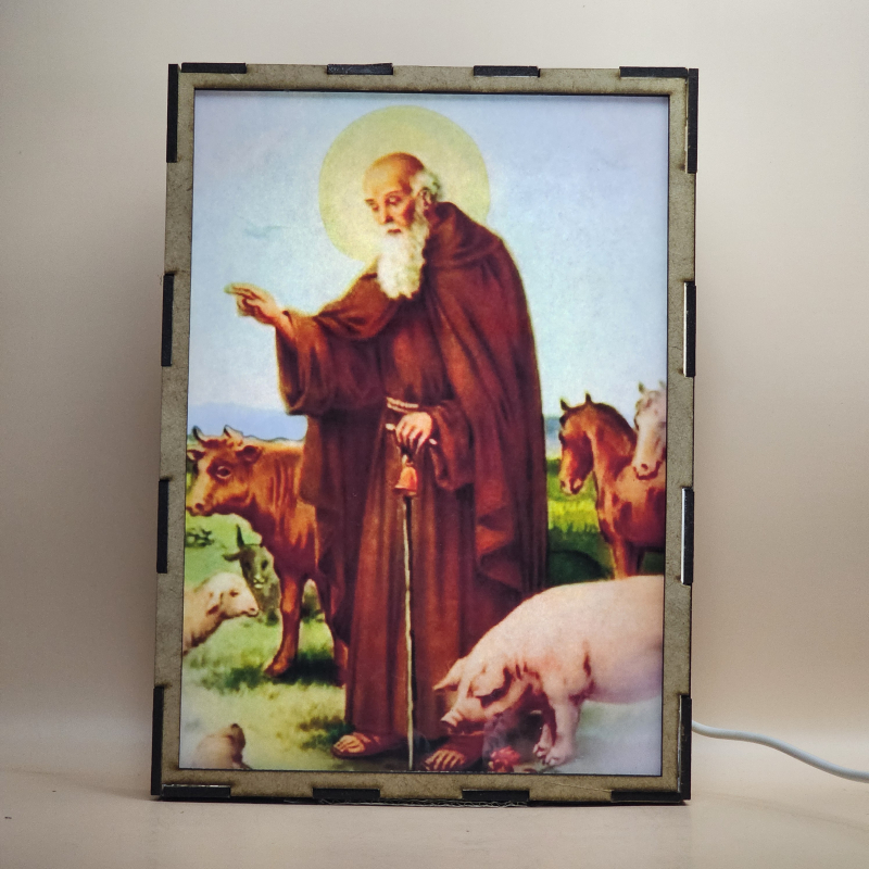 Lámpara con doble imagen  (San Antonio Abad), vista encendida, con luz ambiente, donde se revela la ilustración completa al encender la luz LED.