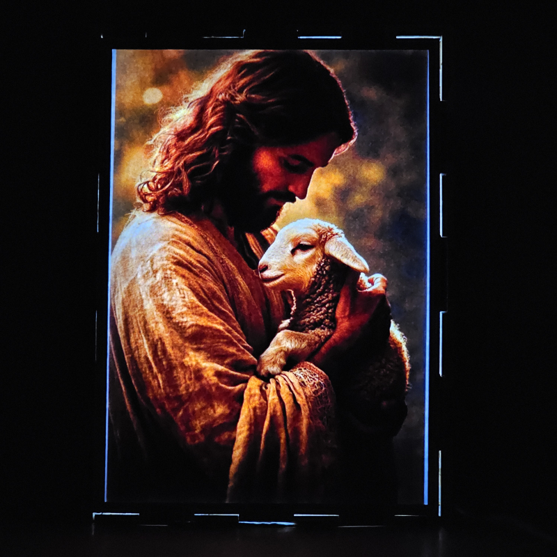 Lámpara con doble imagen  (Nuestro Señor Jesucristo), vista encendida, donde se revela la ilustración completa al encender la luz LED.