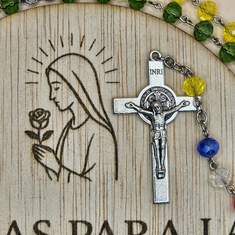 Crucifijo Cristo crucificado, medalla san Benito