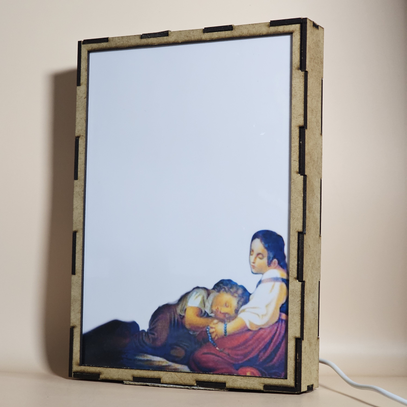 Lámpara con doble imagen  (Ángel de la guarda), vista apagada, se esconde la imágen de atras.