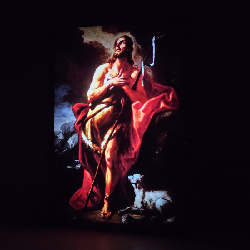 Lámpara LED de San Juan Bautista con manto rojo, cruz de caña, concha y cordero - Galeria