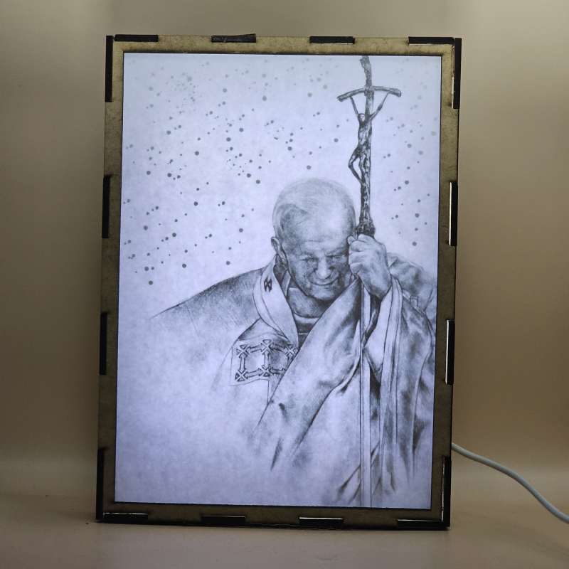 Lámpara con doble imagen  (San Juan Pablo II), vista encendida, con luz ambiente, donde se revela la ilustración completa al encender la luz LED.