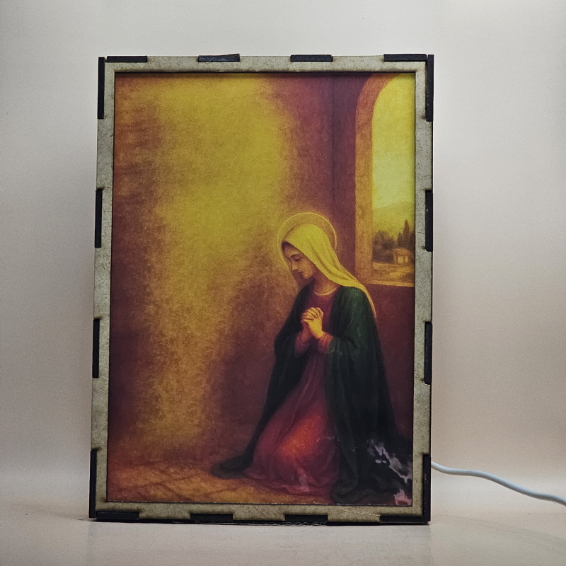 Lámpara con doble imagen el Primer misterio gosozo La Anunciación del Ángel a la Virgen María (), vista apagada, se esconde la imágen de atras.