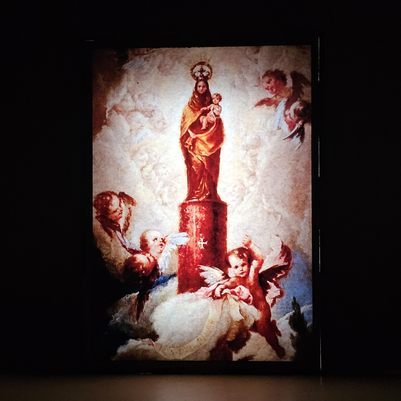 Lámpara LED de la Virgen del Pilar con el Niño Jesús sobre la columna y rodeada de ángeles - Galeria
