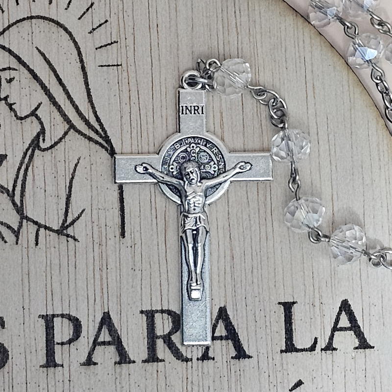 Crucifijo Cristo crucificado, medalla san Benito