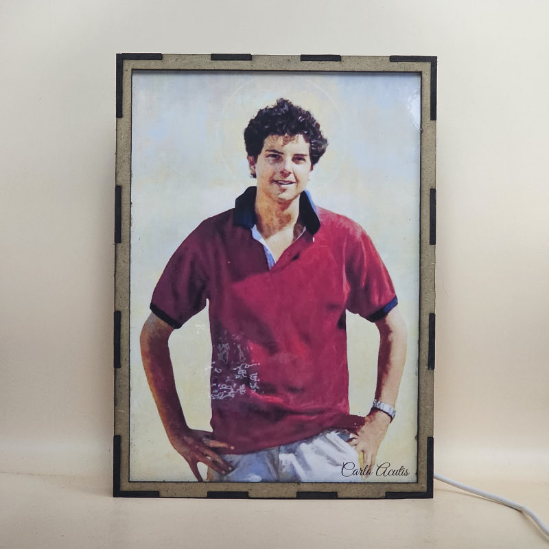 Lámpara con doble imagen  (Carlo Acutis), vista apagada, se esconde la imágen de atras.