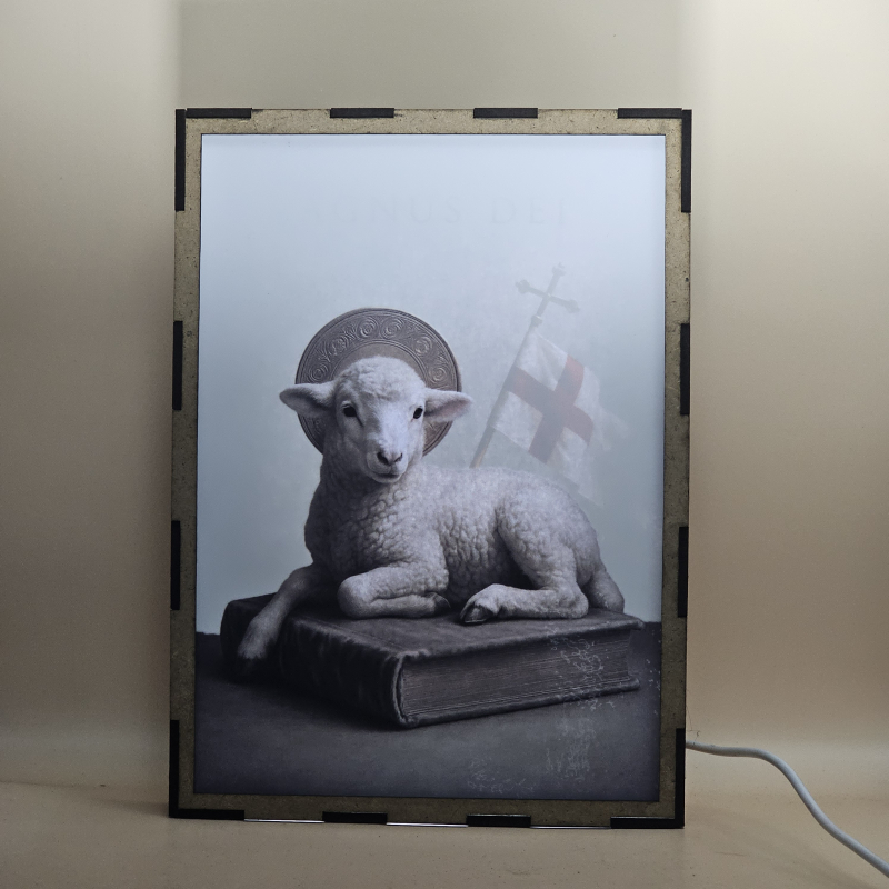 Lámpara con doble imagen  (Nuestro Señor Jesucristo), vista encendida, con luz ambiente, donde se revela la ilustración completa al encender la luz LED.