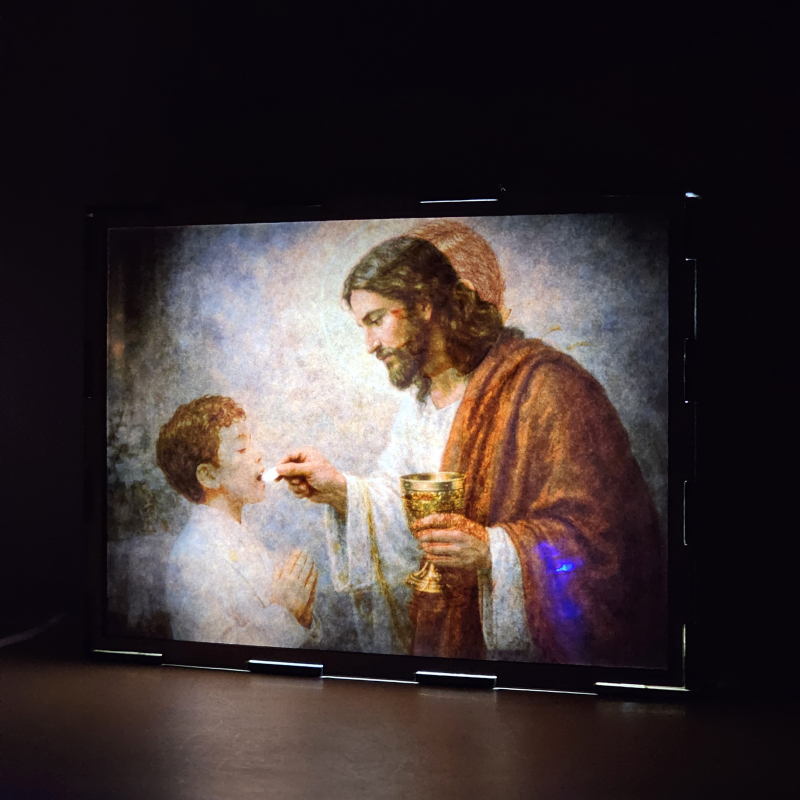 Lámpara con doble imagen  (Nuestro Señor Jesucristo), vista apagada, se esconde la imágen de atras.